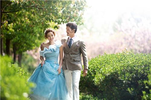 审批“瘦身”与服务增值双向发力